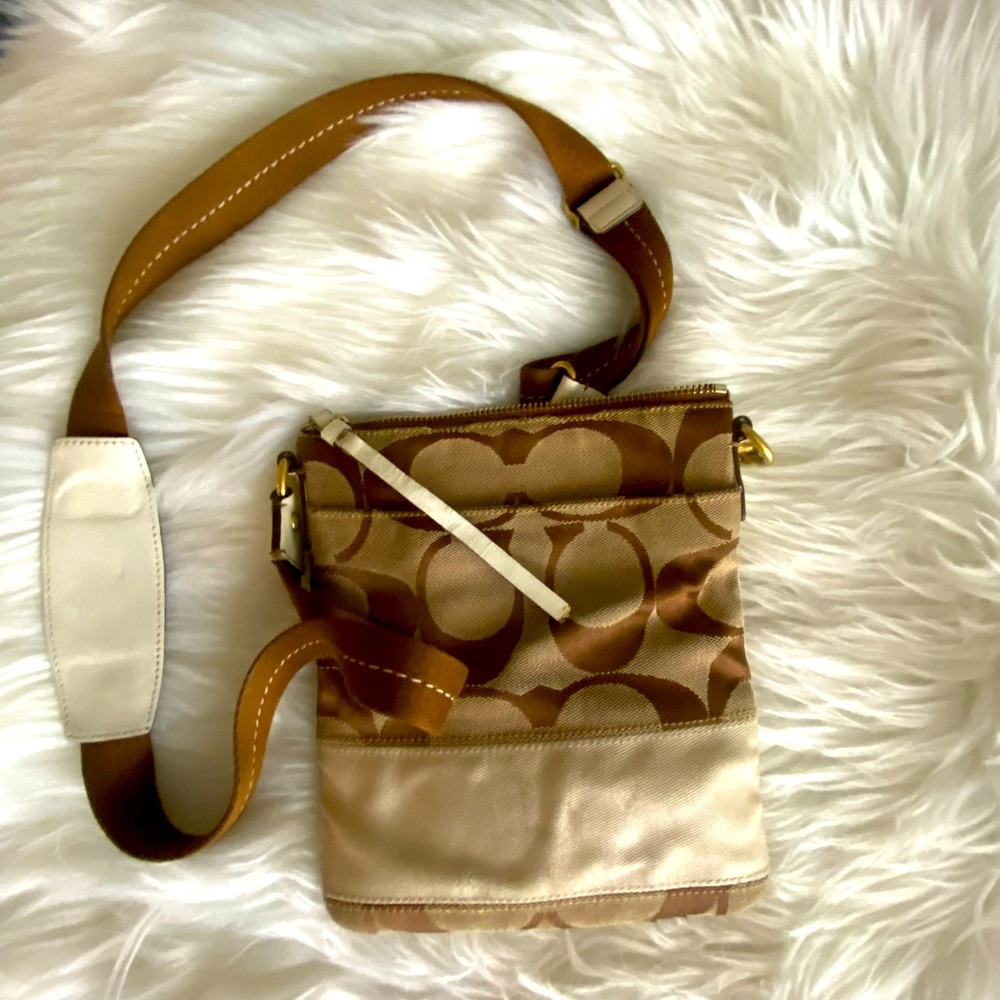 Coach crossbody beige handbag